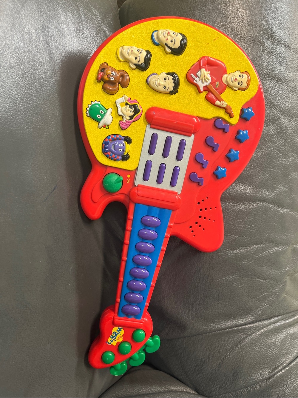 Vintage Y2K Wiggles Red Guitar Toy sing-along, pretend play Music & Movement
